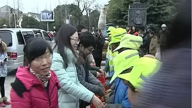 【推荐】中国银行如皋分行关爱环卫工寒冬为300余人送去暖心礼包-中国银行如皋分行的代码是多少