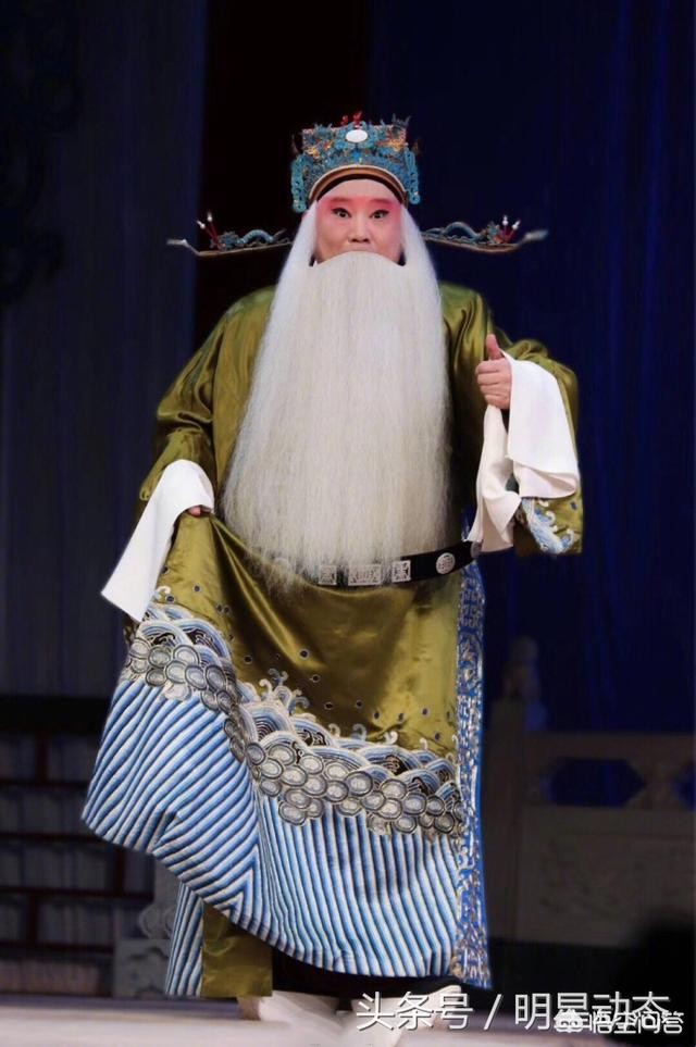 有京剧内行人士说郭德纲表演的京剧不好，为什么却有外行因为郭德纲喜欢上了京剧？