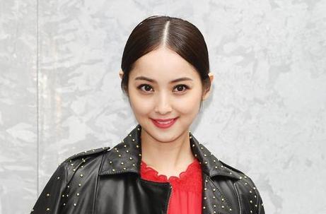 日本名模大婚惹争议佐佐木希这一点98%的人有所不知-300人民币换多少台币