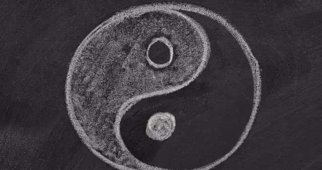 《四柱预测学》这本书是邵伟华写的吗?