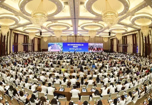 一个上午就签约1546亿！授信3600亿！董明珠，你的校友们太给力！-财经智库网公司人员