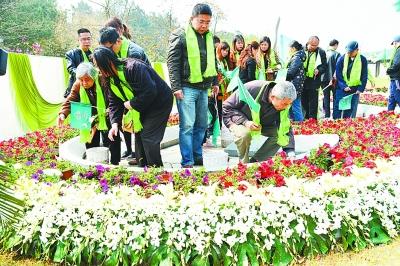 8位逝者昨天“花葬”长乐园节地生态葬逐渐被武汉市民接受-全国有多少郭晴