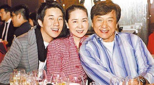 成龙22亿身家，10亿给基金会，10亿分给妻儿，小龙女有望分到2亿-成龙基金会