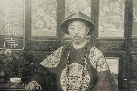 如何评价奕劻这个人？除了慈禧，他是断送大清的第一罪人吗？