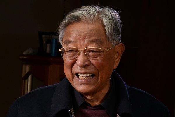 71岁入狱，90岁靠卖橙子身家过亿，在褚时健面前王石都要甘拜下风-褚时健多少身价
