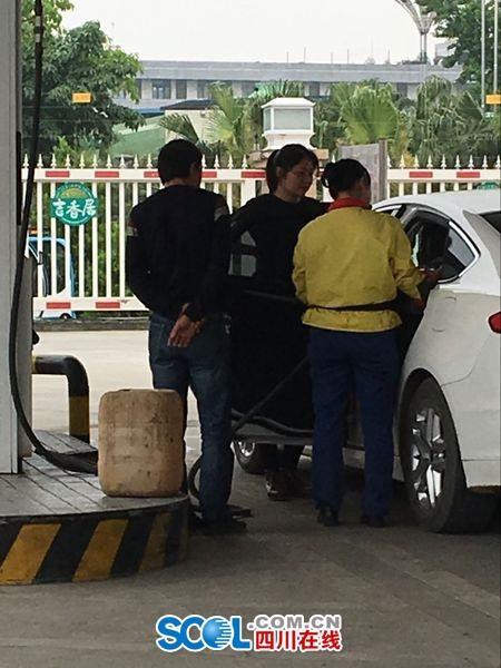 《“最牛”加油员现身眉山中石油加油站》续：涉事员工待岗学习-中石油眉山销售公司