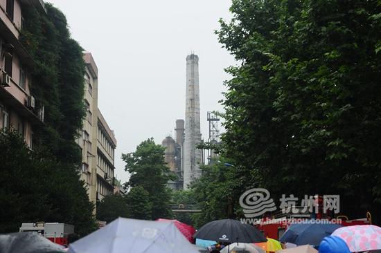 一个工厂60年光阴杭钢最老的烟囱刚刚走了-杭钢职工一年工龄能拿多少养老气