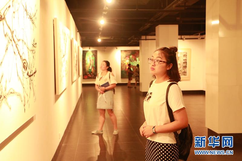 “锦·源”计划助推公益12位青年艺术家展出54幅优秀画作-成都锦基金