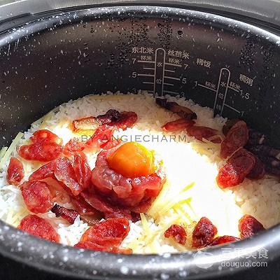 终于找到正宗的腊味煲仔饭，广式腊味煲仔饭