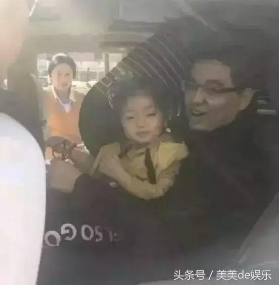 阿拉蕾的凄惨身世，董力和阿拉蕾私下聚会（被爸爸败光所有财产）