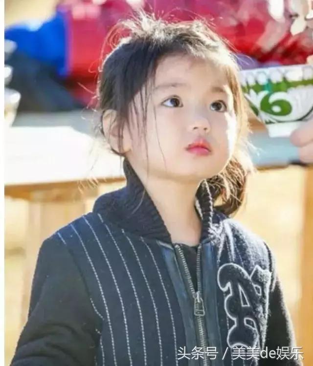 阿拉蕾的凄惨身世，董力和阿拉蕾私下聚会（被爸爸败光所有财产）