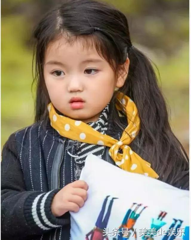 阿拉蕾的凄惨身世，董力和阿拉蕾私下聚会（被爸爸败光所有财产）