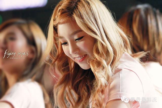 金泰妍为什么人气这么高，顶级女团队长新晋音源女王