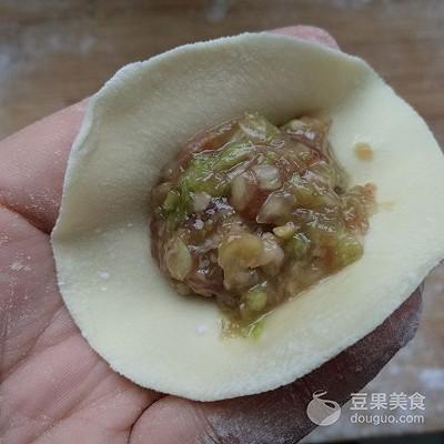 羊肉放什么菜包饺子好吃，羊肉饺子馅配什么蔬菜（教你3种不同搭配）