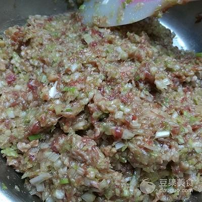 羊肉放什么菜包饺子好吃，羊肉饺子馅配什么蔬菜（教你3种不同搭配）