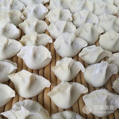羊肉放什么菜包饺子好吃，羊肉饺子馅配什么蔬菜（教你3种不同搭配）