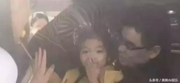 阿拉蕾的凄惨身世，董力和阿拉蕾私下聚会（被爸爸败光所有财产）