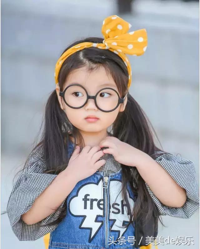 阿拉蕾的凄惨身世，董力和阿拉蕾私下聚会（被爸爸败光所有财产）