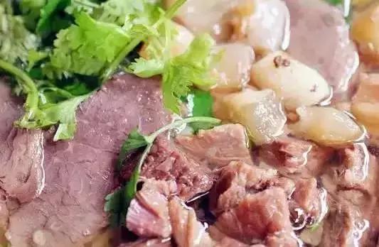 贵阳36元一碗牛肉粉，这些被吃货的挤爆门槛的牛肉粉馆