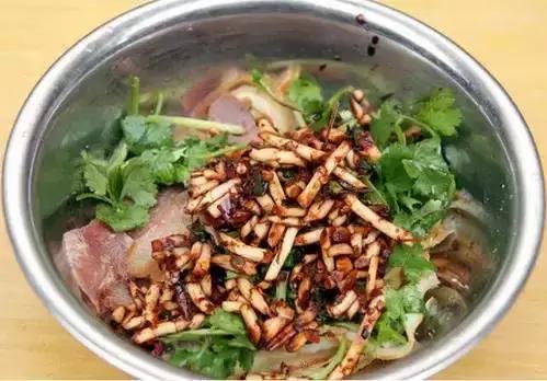 贵阳36元一碗牛肉粉，这些被吃货的挤爆门槛的牛肉粉馆