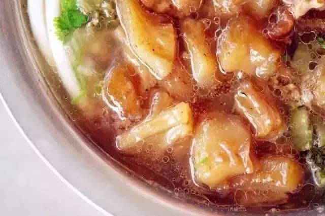 贵阳36元一碗牛肉粉，这些被吃货的挤爆门槛的牛肉粉馆