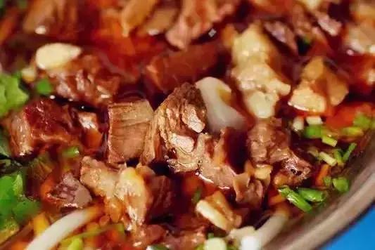 贵阳36元一碗牛肉粉，这些被吃货的挤爆门槛的牛肉粉馆