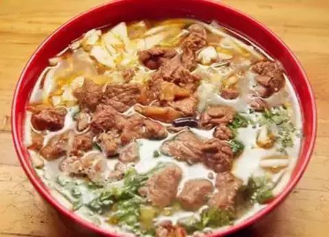 贵阳36元一碗牛肉粉，这些被吃货的挤爆门槛的牛肉粉馆