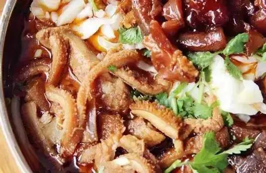 贵阳36元一碗牛肉粉，这些被吃货的挤爆门槛的牛肉粉馆