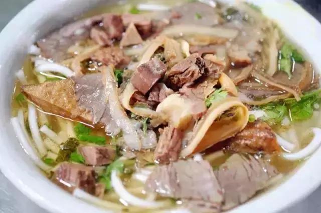 贵阳36元一碗牛肉粉，这些被吃货的挤爆门槛的牛肉粉馆
