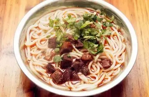 贵阳36元一碗牛肉粉，这些被吃货的挤爆门槛的牛肉粉馆