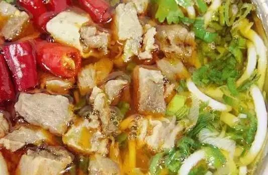 贵阳36元一碗牛肉粉，这些被吃货的挤爆门槛的牛肉粉馆
