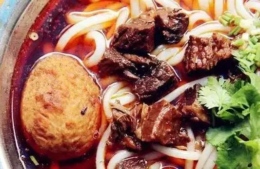 贵阳36元一碗牛肉粉，这些被吃货的挤爆门槛的牛肉粉馆