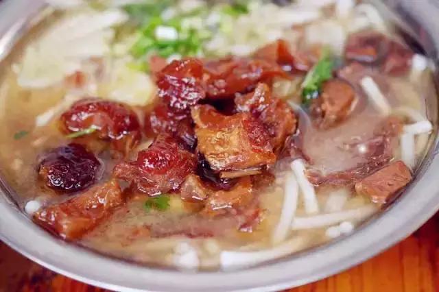 贵阳36元一碗牛肉粉，这些被吃货的挤爆门槛的牛肉粉馆