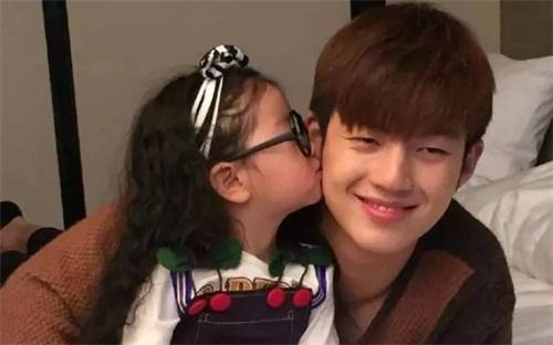 爸爸去哪儿阿拉蕾，爸爸去哪儿第五季董力阿拉蕾回归（还记得《爸爸去哪儿4》里的阿拉蕾吗）