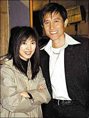 王菲和莫文蔚哪个好，揭女星为爱做傻事