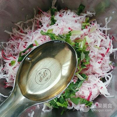 凉拌萝卜丝的做法，凉拌萝卜片爽脆好吃