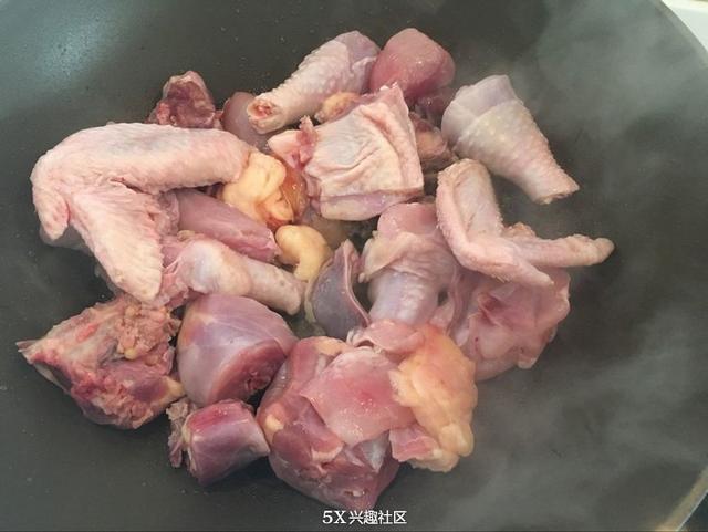 天王盖地虎小鸡炖蘑菇，小鸡炖蘑菇介绍（这些日常用语放到铁路咋都不认识了）