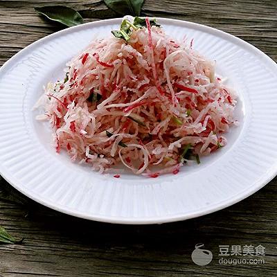 凉拌萝卜丝的做法，凉拌萝卜片爽脆好吃