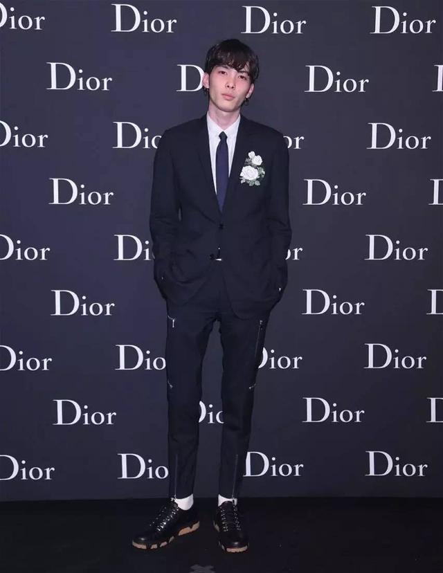 dior 男士西装，每个男人都不能没有一套Dior