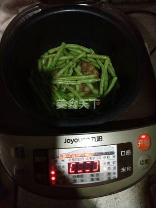 排骨炖干豆角的家常做法，电饭煲版排骨炖四季豆角