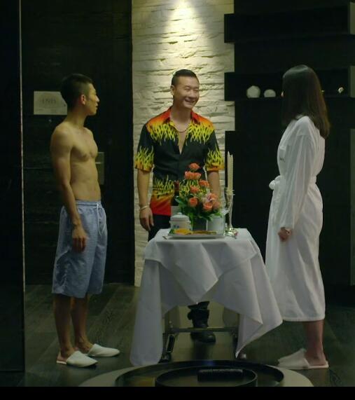 李易峰身高多矮，又宽又长连腿都挡了一大半