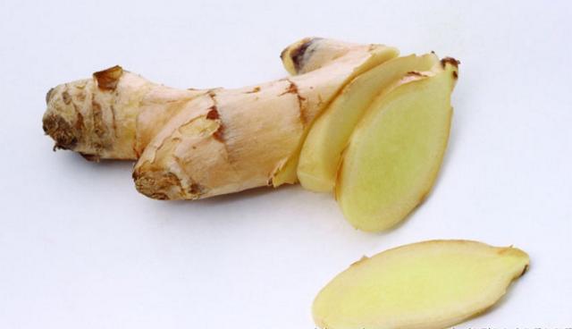 如何正确使用生姜祛斑，小小生姜这样用