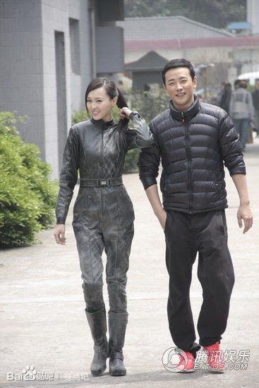 李易峰身高多矮，又宽又长连腿都挡了一大半
