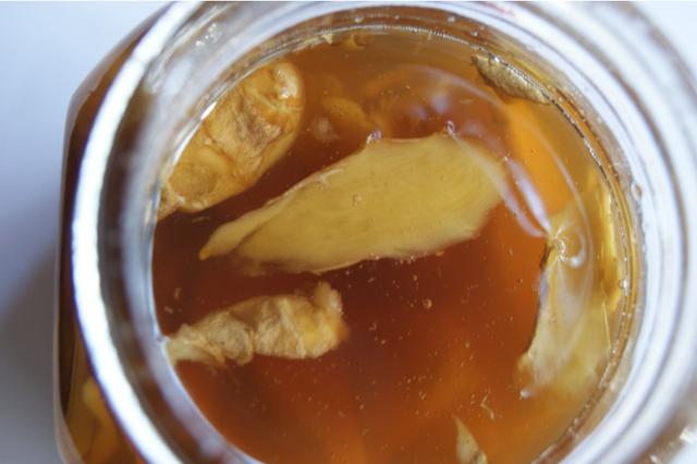 如何正确使用生姜祛斑，小小生姜这样用