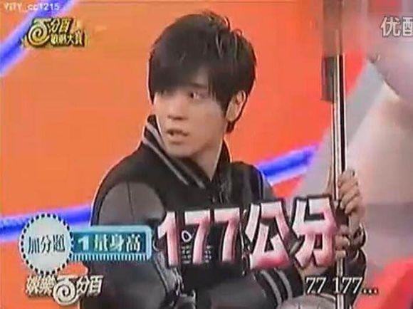 李易峰身高多矮，又宽又长连腿都挡了一大半