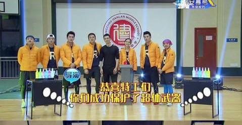 李易峰身高多矮，又宽又长连腿都挡了一大半