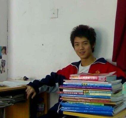 鹿晗没整容的时候是什么样，鹿晗整容前居然那么丑