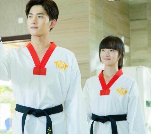 杨洋最新光影侧颜大片，回顾杨洋旋风杀青日