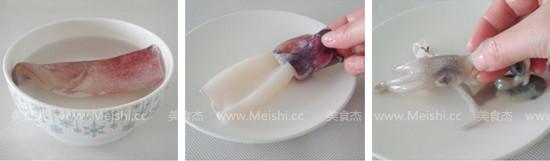 鱿鱼怎么清理干净，鱿鱼正确清理办法（不会的话）