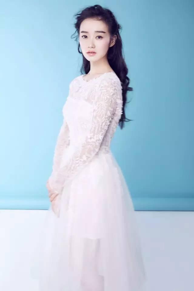 一品红梅以诗来赠肖战，才华横溢的小飞侠给肖战写情书